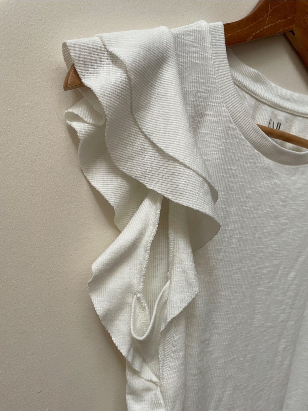 GAP Cream Ribbed Ruffle Sleeve Short Sleeve Top - Picture 3 of 7